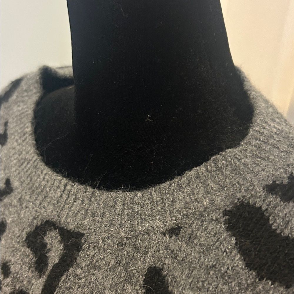 Pink Lily Gray Leopard Print Sweater   B - Picture 6 of 6